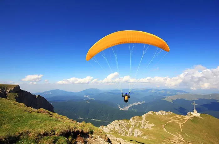 Which Season Is Best for Paragliding